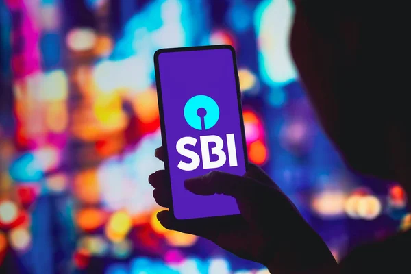 SBI बैंक ने एमसीएलआर की मार्जिनल लागत में 15 आधार अंकों की वृद्धि की है, जिससे अधिकांश कर्जदारों के लिए लोन महंगे हो गए हैं।